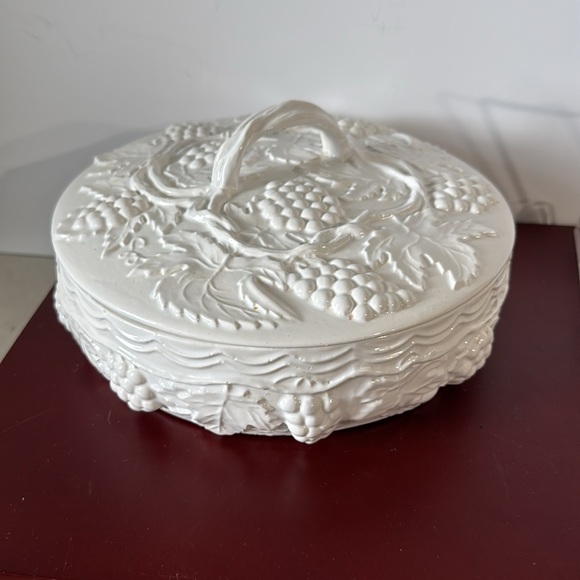 ARNELS 1970 Vintage Grape Ceramic Lidded Dish Bowl Container Grapes 3D - Picture 3 of 9